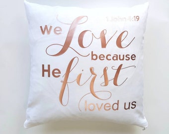 Regalos cristianos, funda de cojín con versículo bíblico, versículo bíblico 1 Juan 4:19