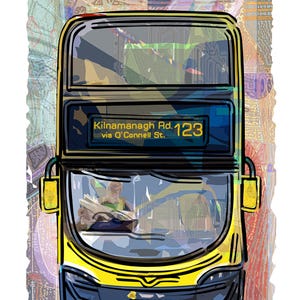 Może przedstawiać: Ilustracja żółtego autobusu piętrowego z trasą 123, przez O'Connell St. i Kilnamanagh Rd. Autobus ma niebiesko-czarny przód, z widocznym kierowcą. Tło ma kolorowy, abstrakcyjny wzór.
