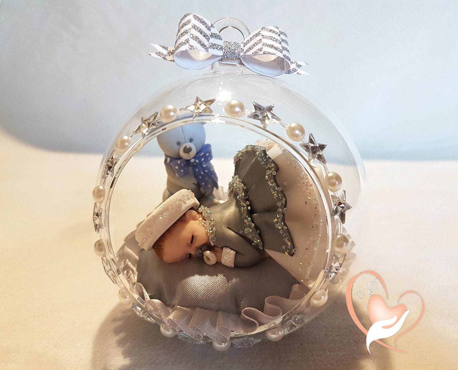 Bébé Fille Dans Sa Bulle - Boule de Noël Au Coeur Des Arts