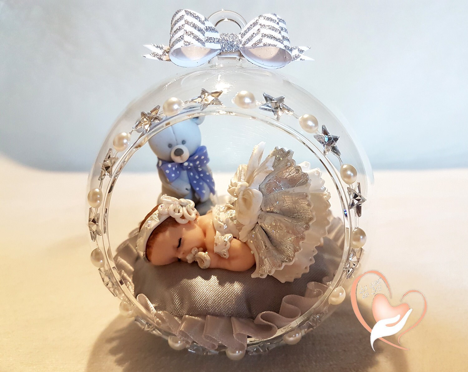 Bébé Fille Dans Sa Bulle - Boule de Noël Au Coeur Des Arts