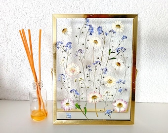 Pressed Forget me not flowers and daisy frame Table decor dried flower art Spring gift for Mother Mum Mother's day Birthday Grandma Friend