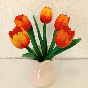 オレンジ色の木製チューリップ5本入り花瓶 手作りの木製フラワー