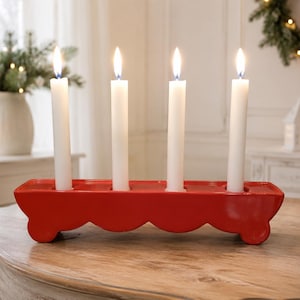Stor nordisk röd keramikljusstake med fyra armar från 1980-talet, svensk ljusstake, bröllopsljus, adventsdekor, rustikt hus, bondgård
