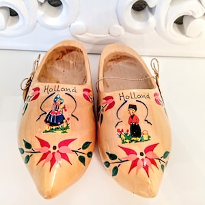 Set of 2 Vintage Dutch Wooden Clogs Shoe Wall hanging Wood clog Souvenir Holland Hand Carved Folk Art Christmas Farmhouse Hand painted