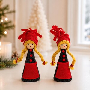 2 vintage jultomte skandinavisk svensk figur jultomte flicka tomte adventsprydnad bondgård rustik husinredning handgjord