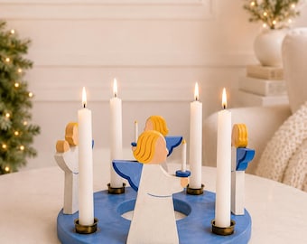 Incredibile portacandele natalizio svedese in legno di Santa Lucia per 4 candele, candelabro vintage svedese dell'Avvento in legno scandinavo nordico blu
