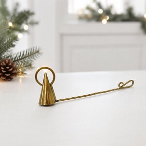 Toyvian 4-Pack Metal Candle Snuffer Caps – Brass, Long Chain, Lightweight, For Home Decor & Flame Extinguishing