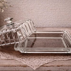 Hermoso plato de mantequilla con tapa, decoraciones de vidrio, regalo para madre, padre, amigo, platos suecos vintage Cottagecore, decoraciones de boda de granja rural