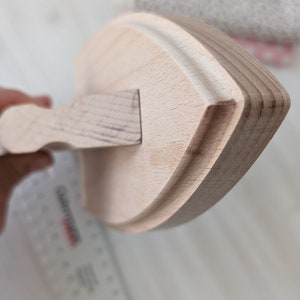 Klöppel mit Griff aus Holz. Bild 7