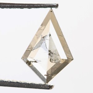 0,36 Ct, 8,0 X 5,4 X 1,3 mm, Natürlicher loser Diamant Grüner Salz und Pfeffer Drachenform Diamant, rustikaler Diamant, Drachen Verlobungsring, DG7315