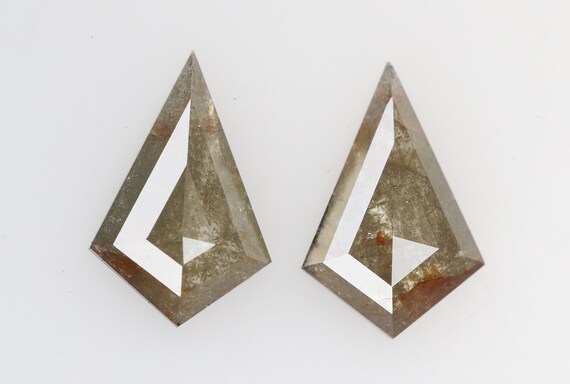 2.09カラット、11.2 x 7.4 x 2.1 mm、天然ルースダイヤモンド