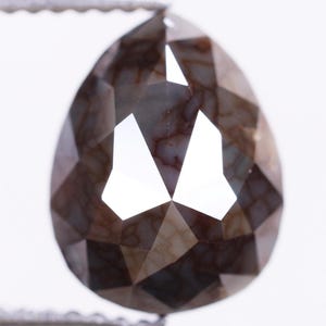 2,93 Ct, 10,3 x 8,1 x 4,2 mm, natürliche graurote Farbe Birnenform Diamant im Rosenschliff für Ehering | Himmlischer Diamant für Schmuck | C1924