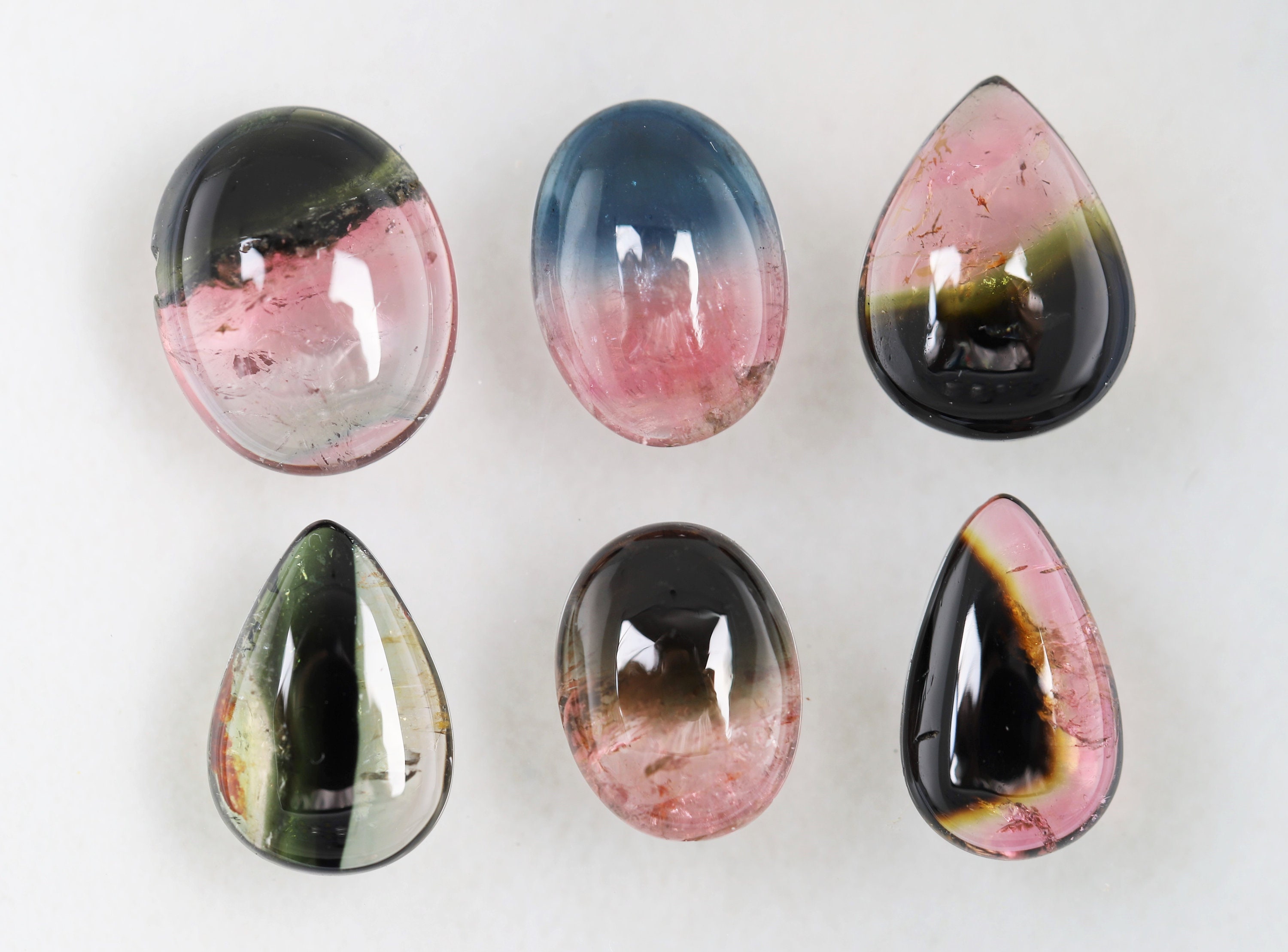 12.12カラット、11.2 x 9.1 x 3.2mm、天然ルースバイオカラー