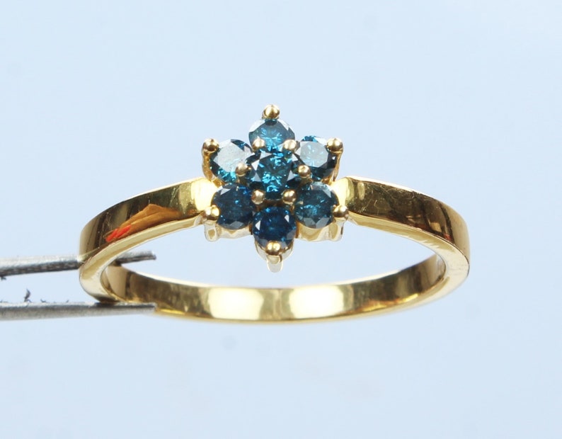 DG359 Ring Size 9 US 14 K Gold Metal Blue Round Brilliant Cut Diamond Engagement Ring