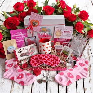 I LOVE YOU Gift Hamper Anniversary Gift for Wife or Girlfriend fiance Personalised Romantic Present, Love Giftbox For Her Spa Pamper Hamper