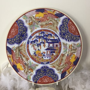 Vintage japanische Vitrinenplatte mit Phoenixvogel 10,24 &quot;, große orientalische Schrankdekorplatte, blaue und rote Blumenplatte mit Vogel und Pagode