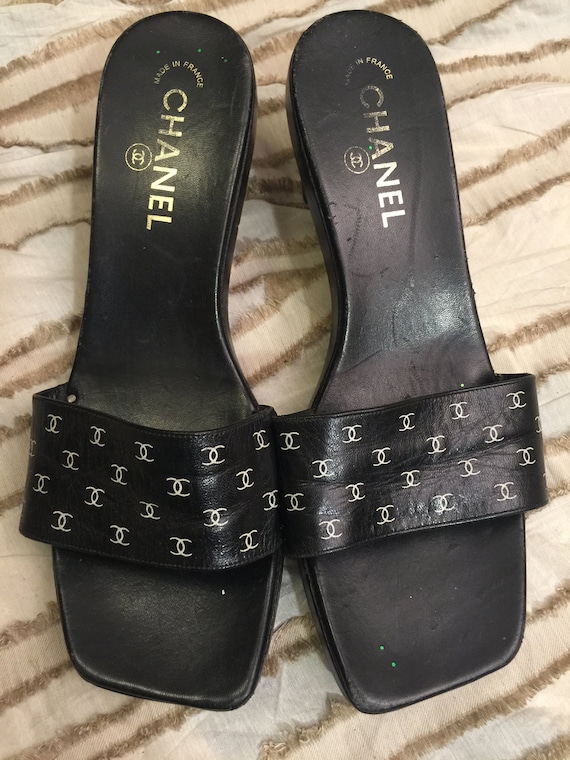 Chanel Black/Gold Leather Beaded CC Flat Slide Sandals Size 40.5 at 1stDibs   black and gold slides, black and gold chanel slides, black and gold  sandals