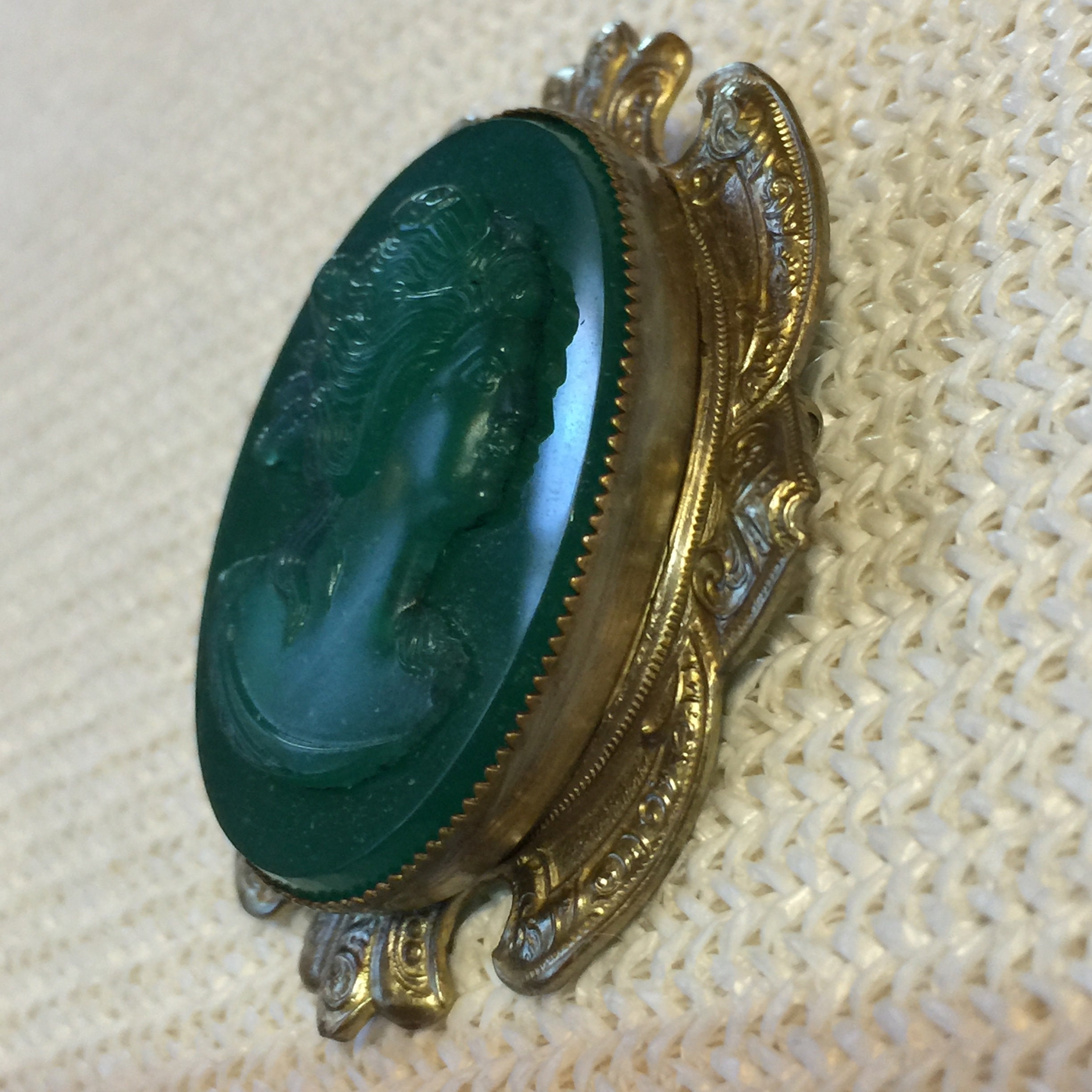 Exquisite Vintage 1940s Magnificent Green Peking Glass Oval