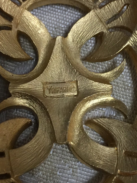 Vintage Trifari Gold Shield Necklace Sphere Long … - image 6