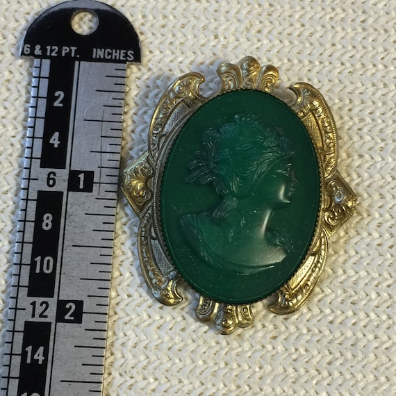 Green cameo brooch deals
