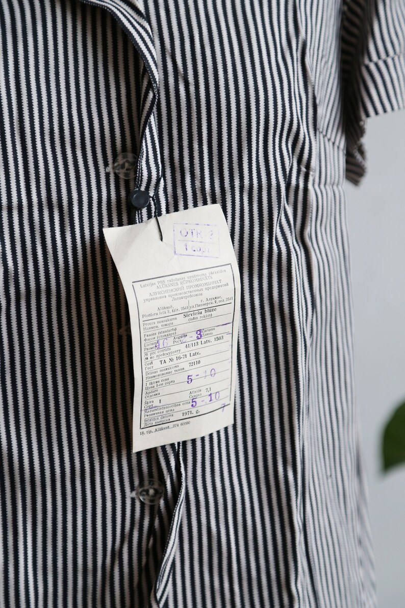 70s fashion woman blouse short sleeve collar shirt 70s office blouse 1970s black and white vertical stripe blouse graphic shirt