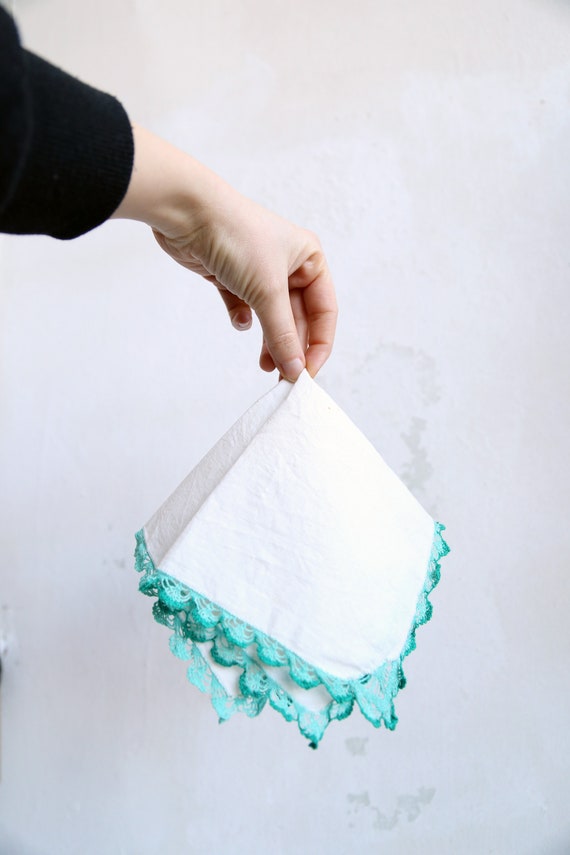 1960s crochet lace cotton handkerchief white gree… - image 1