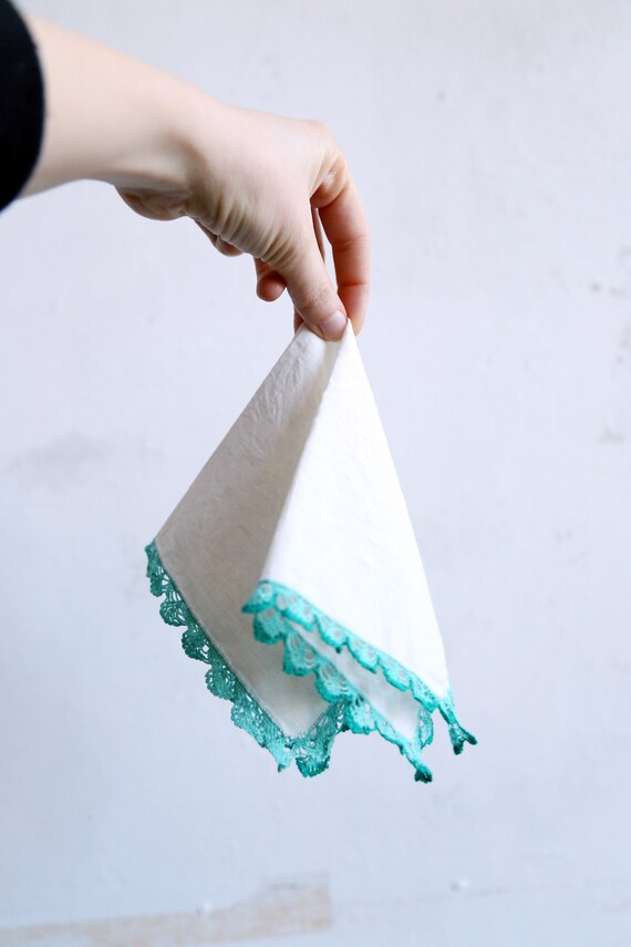 1960s crochet lace cotton handkerchief white gree… - image 6
