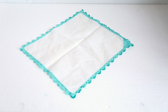 1960s crochet lace cotton handkerchief white gree… - image 7