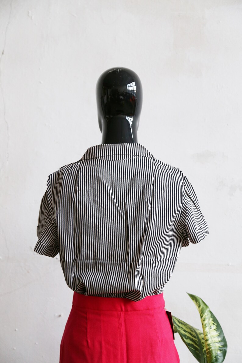 70s fashion woman blouse short sleeve collar shirt 70s office blouse 1970s black and white vertical stripe blouse graphic shirt