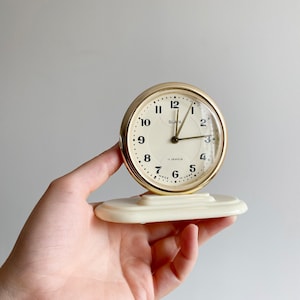 Vintage Slava clock mechanical alarm clock with patina for decorative purposes - DOESN&#39;T WORK