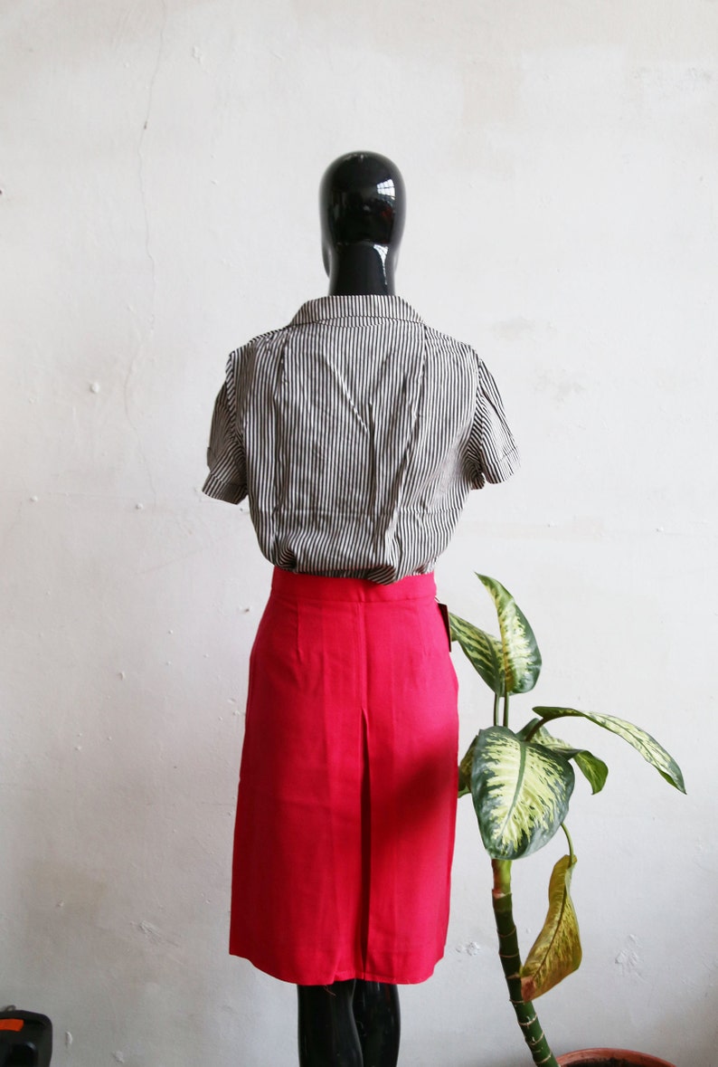 70s fashion woman blouse short sleeve collar shirt 70s office blouse 1970s black and white vertical stripe blouse graphic shirt