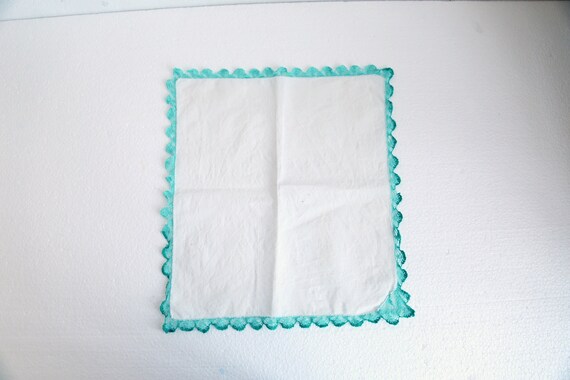 1960s crochet lace cotton handkerchief white gree… - image 2