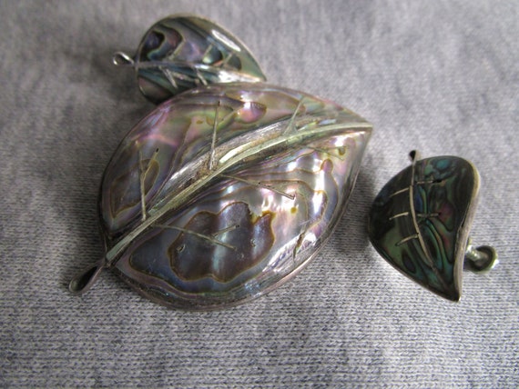 Leaf brooch with screw on earrings. Iridescent ab… - image 5