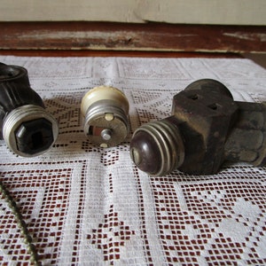 Light bulb socket to plug screw-in adapters, Bakelite. Twin socket Y dual bulb, cord plug, adaptor w pull chain. Vintage 1950s