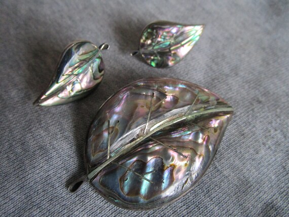 Leaf brooch with screw on earrings. Iridescent ab… - image 1