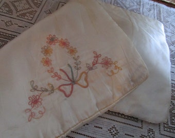 Lingerie tote; beige satin embroidered bag. Fold-over with 8x8" pouch. Floral and bow pastel design. Vintage early century.