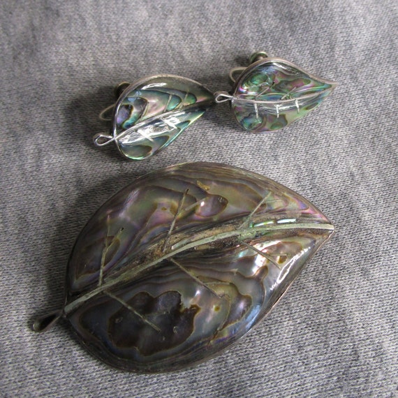 Leaf brooch with screw on earrings. Iridescent ab… - image 8