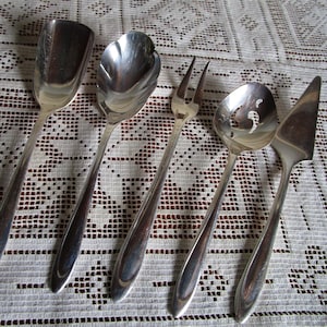 Condiment serving utensils. Meridian silverplate Co. First Lady Hostess set. Midcentury gently used pieces. Set of 5.