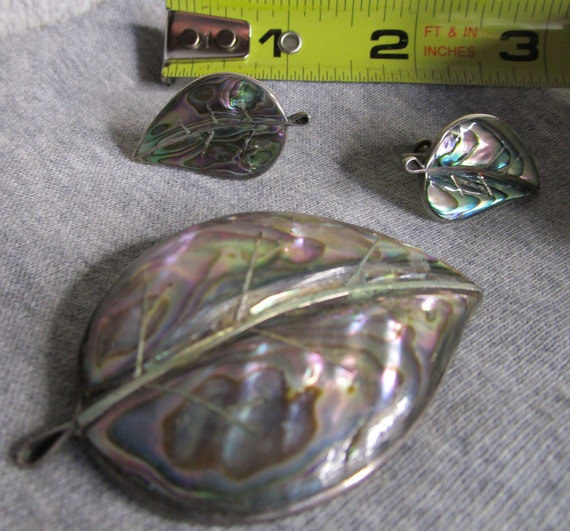 Leaf brooch with screw on earrings. Iridescent ab… - image 7