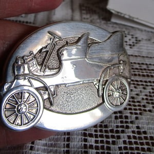 Gürtelschnalle; Sterling Silber Modell A Ford. 1978 75-jähriges Jubiläum von Franklin Mint. Neuwertiger Zustand.