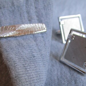 Cufflinks and skinny tie clip; Vintage set. Square shape silver tone.