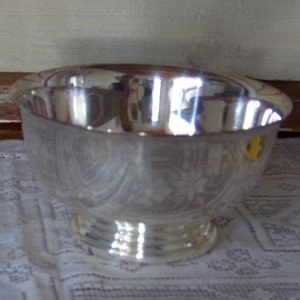 Gorham silver plated bowl. Etched E anchor P, YC778. 5&quot; wide, 3&quot; tall. Vintage small metal nut candy bowl. Ship included in US.
