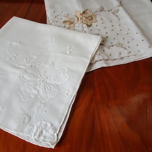 Handkerchiefs, fine linen. Pair of embroidered 14&quot; and 16&quot; pocket squares, hankies. Mid-century new condition. Ship included.