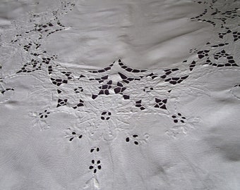 White cotton table cloth eyelet pattern, 82x70 for a large table. Scalloped edge, Vintage table linen gently used. Ship incl.