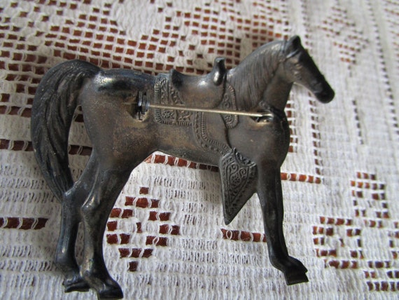 Silver tone pin; horse saddled for a vaquero, cab… - image 2
