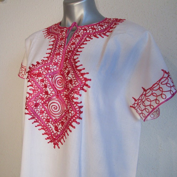 Cotton Kaftan shift dress w hot pink embroidery. … - image 2