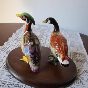 Mid-Century Keramik Enten Figuren: Bunte geflügelte Vogel Dekoration