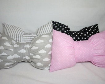 Pillow bow pillow bow