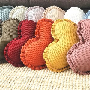 Herzkissen Waffelstoff mit Rüsche handmade | Kuschelkissen Herzform aus Baumwolle | Dekokissen für Kinder & Erwachsene