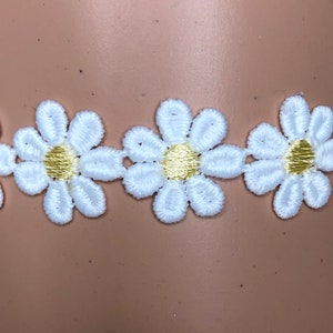 Daisy Flower Choker 3/4” Wide